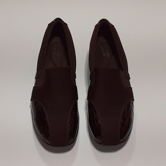 Clarks Collection, brown, slip-on shoe with crocodile embossed accents, size 9.5 - Picture 3 of 8